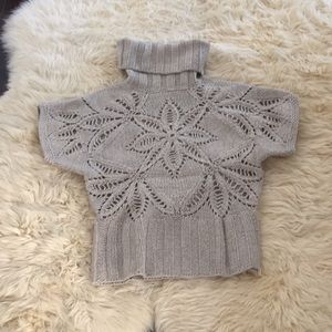 Short sleeved sweater